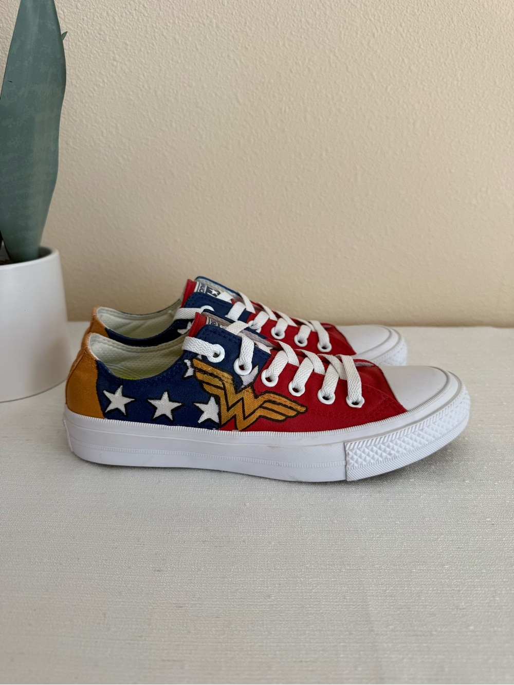 New Converse Wonder Woman Themed Low Top Sneakers - Red, Blue, Gold EU 37.5